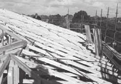 CHAPTER 2 DOING THE JOB (ROOF TILING) reduce Safe use of battens Stand battens up so that they are easy to reach from the roof.