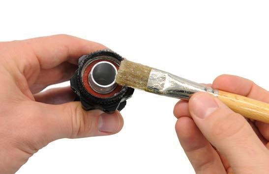 If the hub doesn t turn smoothly, change the bearings (see Technical Manual at www.dtswiss.com). 3.