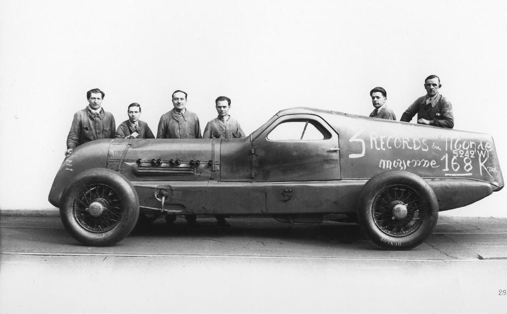Three Type K lightweight cars were entered alongside four smaller voiturettes to do battle against the likes of Count Zborowski s powerful Mercedes and Henry Farman s Panhard.