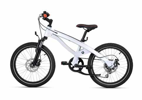 The seat-tube angle ensures that the bike s geometry always adapts to the child s height. Suspension fork, disc brakes, 6-speed Shimano shift system.