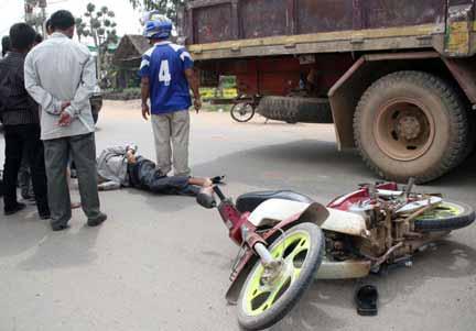 BTC MoI MoH MPWT HIB Cambodia Road Traffic Accident and Victim Information System Monthly Report February 2009 VOA: Khim Sovannara Developed with the support of: European Union