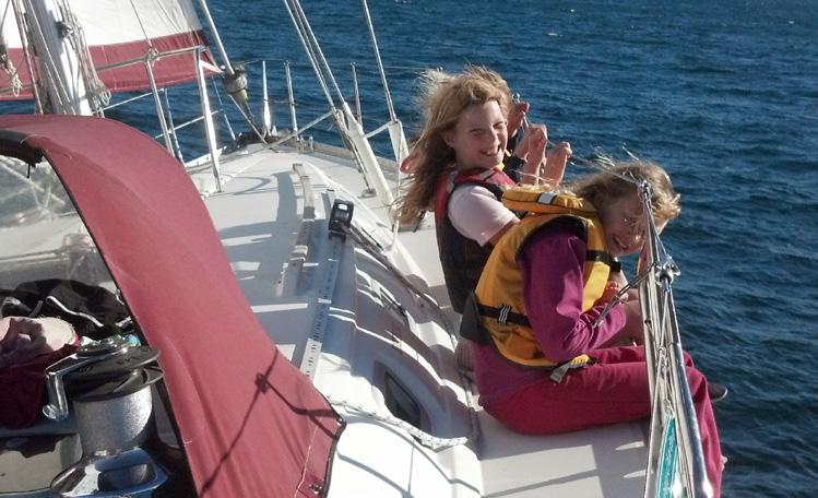 4 5 CHOOSE LIFE: CHOOSE THE RIGHT LIFEJACKET CHOOSE A LIFEJACKET WITH A CROTCH STRAP ESPECIALLY WHEN IT S ROUGH Over two-thirds of boating fatalities may