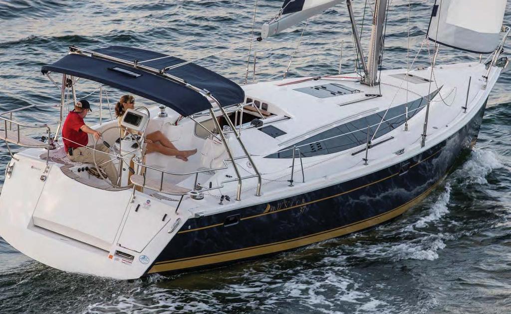 The useful arch also functions as a solid mounting frame for the bimini and our renowned stern rail seats, comfortable and fully integrated into the cockpit design.