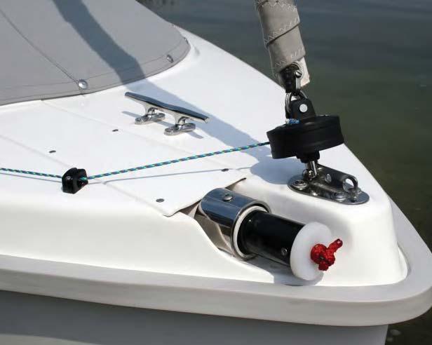 18 Hunter 18 The new Hunter 18 features an intelligent open transom design that allows for super easy land or water access.