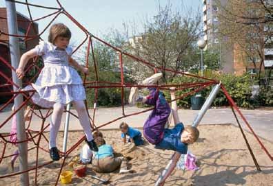 The fascinating rope play equipment is designed as two Spacenets that are reflected at the base to make a doubly ingenious Spacenet.