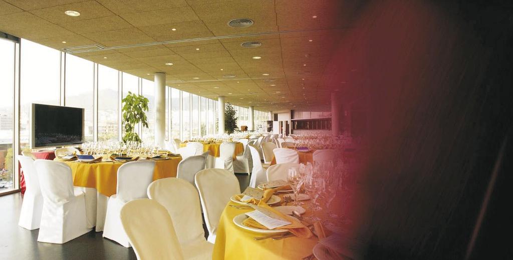 This recently constructed and decorated venue is sophisticated in style and offers splendid views of the area around the stadium thanks to its large glass window and position above the main