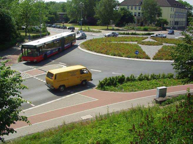 Semi-2-lane Roundabout diameter : 45-60 m (150-200 ft) wide circle lane : 8-10 m (27-33 ft ) no circular lane marking