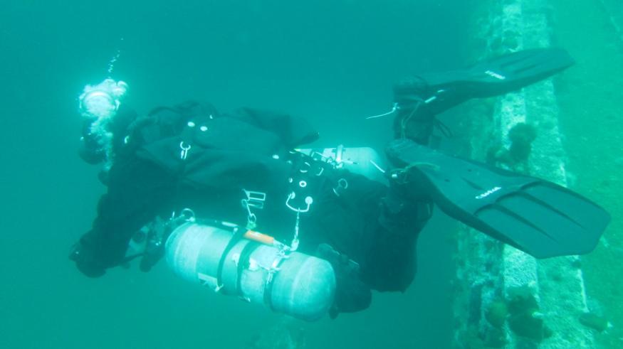 March s Featured Course PADI Sidemount Diver Course (24 to 27 April) The Sidemount Diver Course is designed to train certified divers how to safely utilize side-mounted primary cylinders as an