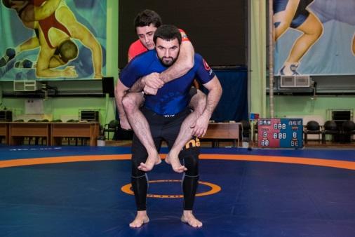 Example of Back Mount Example of positions that are NOT Back Mount (i.e. feet crossed; body triangle; feet not inside the opponent thighs) Note: The athlete on top is not considered to be in control if he/she is under a Submission attack of the opponent.