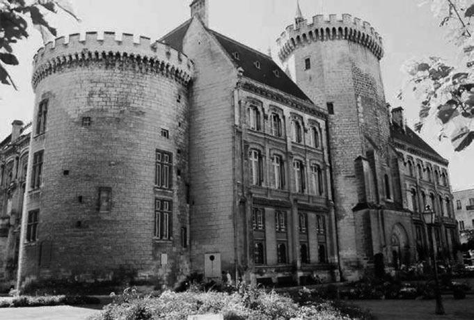 36 How To Take Over The World Castle Angoulême. The fact that it worked again and again engendered a huge superiority complex amongst the French, who then developed a huge derision of the Scottish.