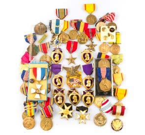 447 Assortment of various medals including: three cased Liberation of Kuwait, and US Coast Guard medals (cased and ascribed) Est $200-400 448 Two coffin boxed assigned Purple Hearts Est $150-250 449