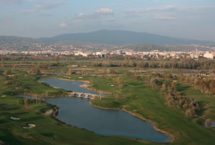 EXECUTIVE GOLF COURSE The executive golf course with 9 holes and a total length of