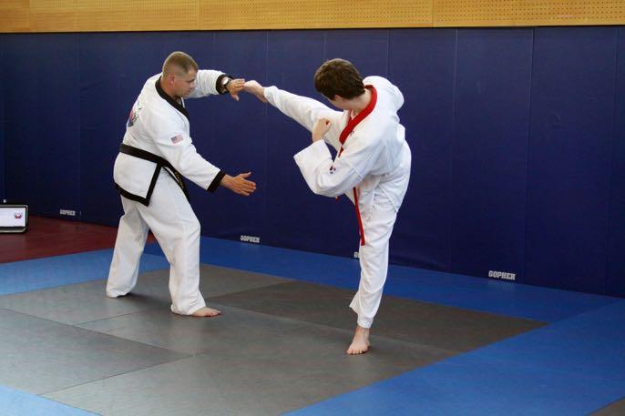 SENIOR GREEN BELT (TESTING FOR 4TH GUP) Senior shifts (slides) backwards without switching stances extending both hands forward with palms facing the open side or your stance.