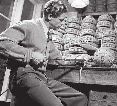 MOMENTS FROM AN EXTRAORDINARY HISTORY 1947 Eigil Nielsen develops his first handstitched ball