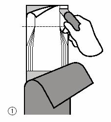 4. Match up the fold line on the adhesive ski skin with the fold line on the pattern film 1. Press the pattern film down firmly and cut to size with scissors or a carpet knife. 5.