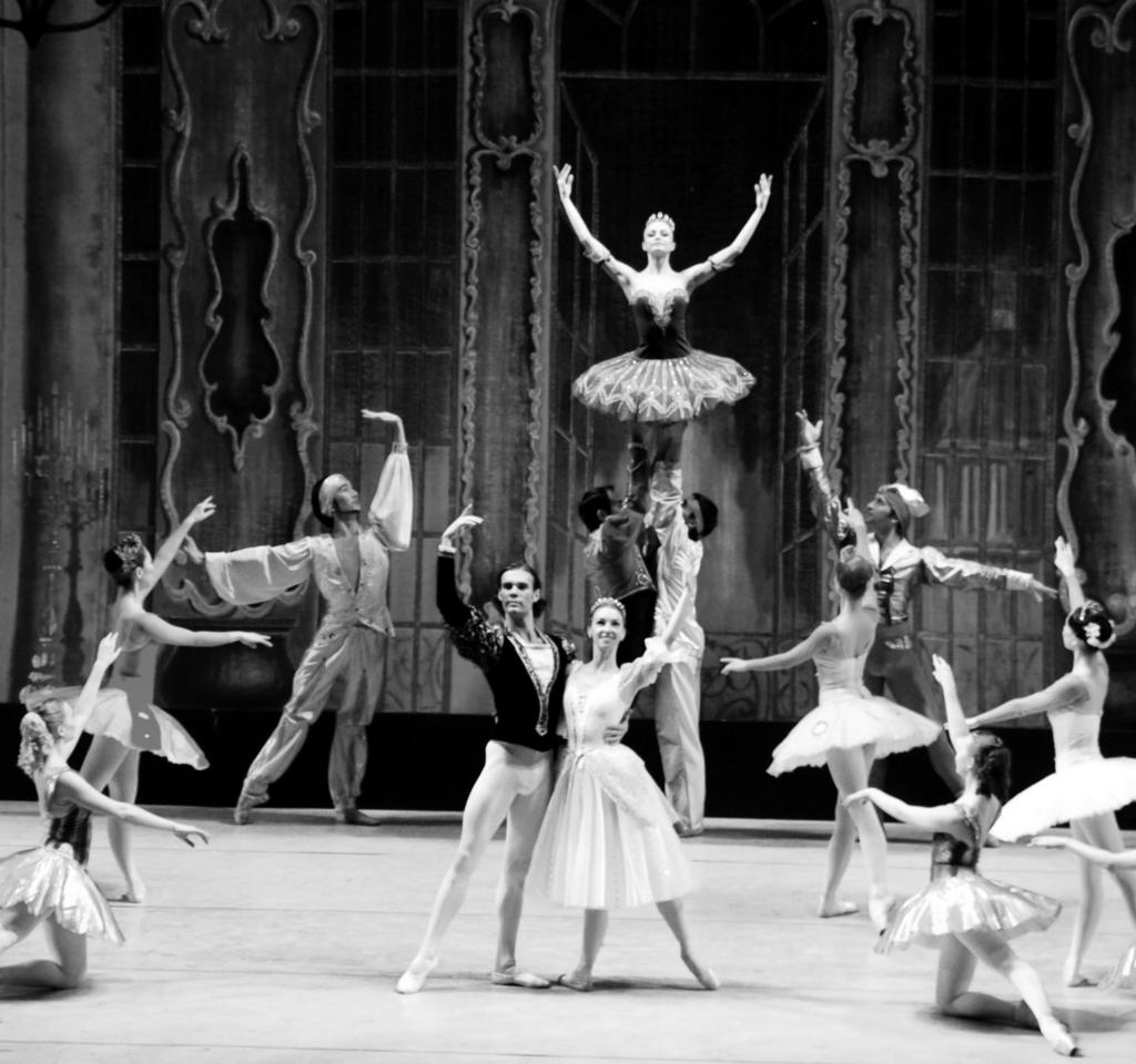MOSCOW FESTIVAL BALLET Swan Lake Tuesday, January 16, 2018, at 7pm Don Quixote Wednesday,