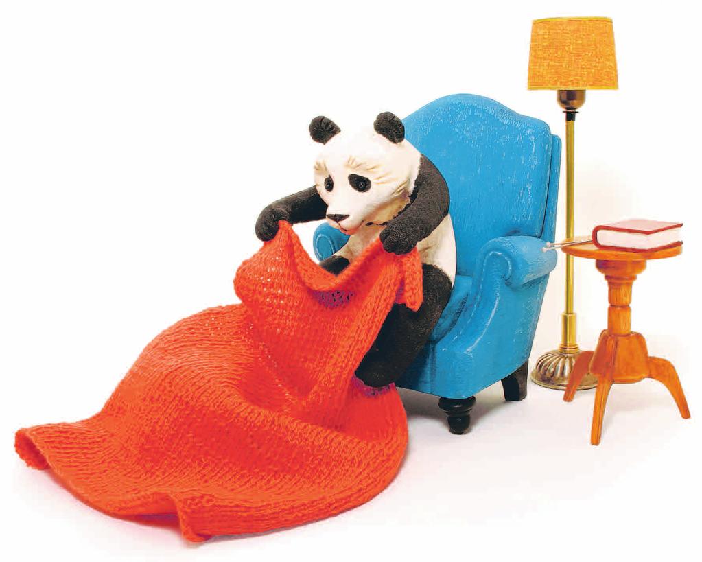 I do? He thought and thought. I ll make a rug for my den, he said. Clack, clack went the needles. Panda watched TV as he worked. After a while, he looked at the knitting. Oh, no!