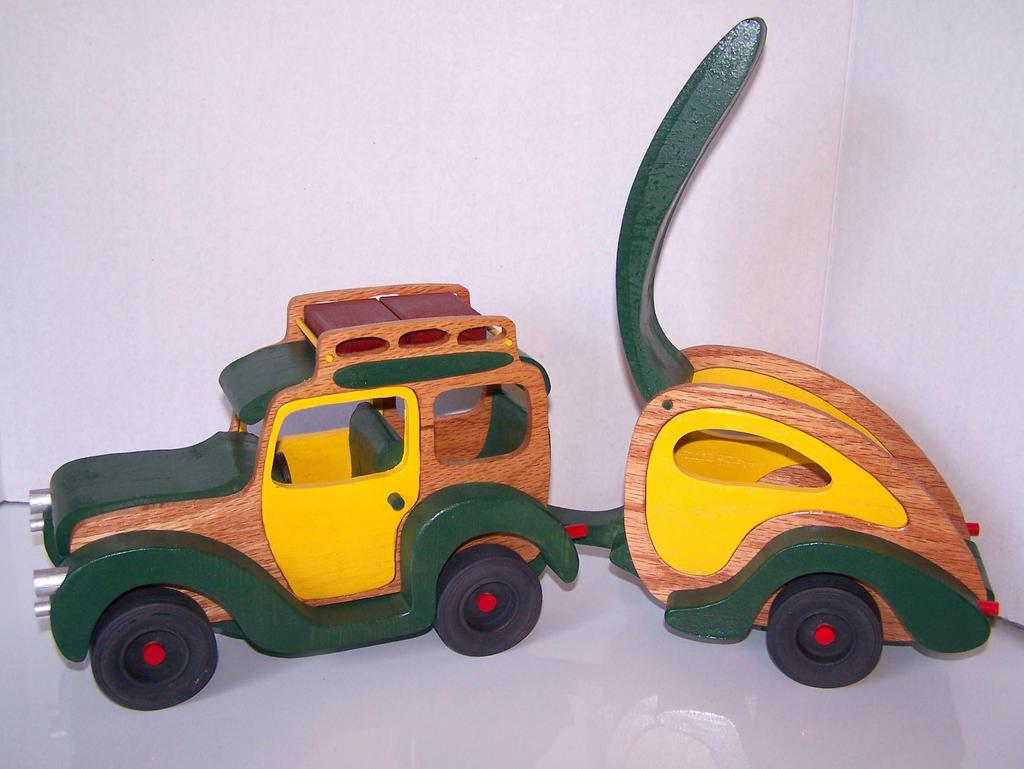 At first the Woody Wagon shown below appeared to be a real challenge. But once Bill began to cut out the parts he was pleased with how intuitively the building process progressed.
