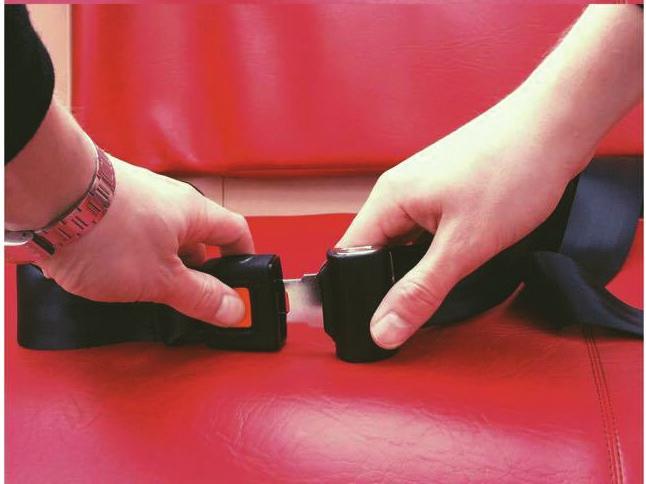 -The passengers can place their feet on the complete footrest surface.