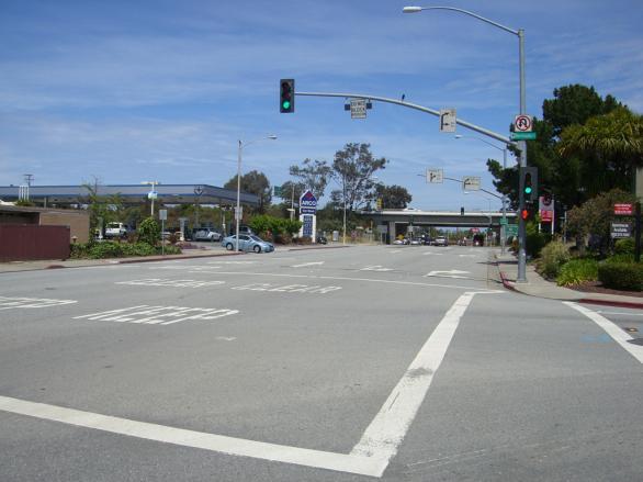 4.4 FOCUS AREA 3: BERMUDA DRIVE AND DELAWARE STREET Observations The intersection of Bermuda Drive and Delaware Street is a signalized, T-intersection with crosswalks marked on the south and east