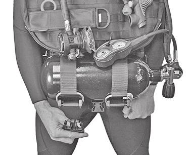 WEIGHT SYSTEM PROCEDURES Rapid Diver is equipped with a single weight pouch that can be filled with up to 5 pounds (2.26 kg) or less of either block or soft weight (pouch containing lead shot).