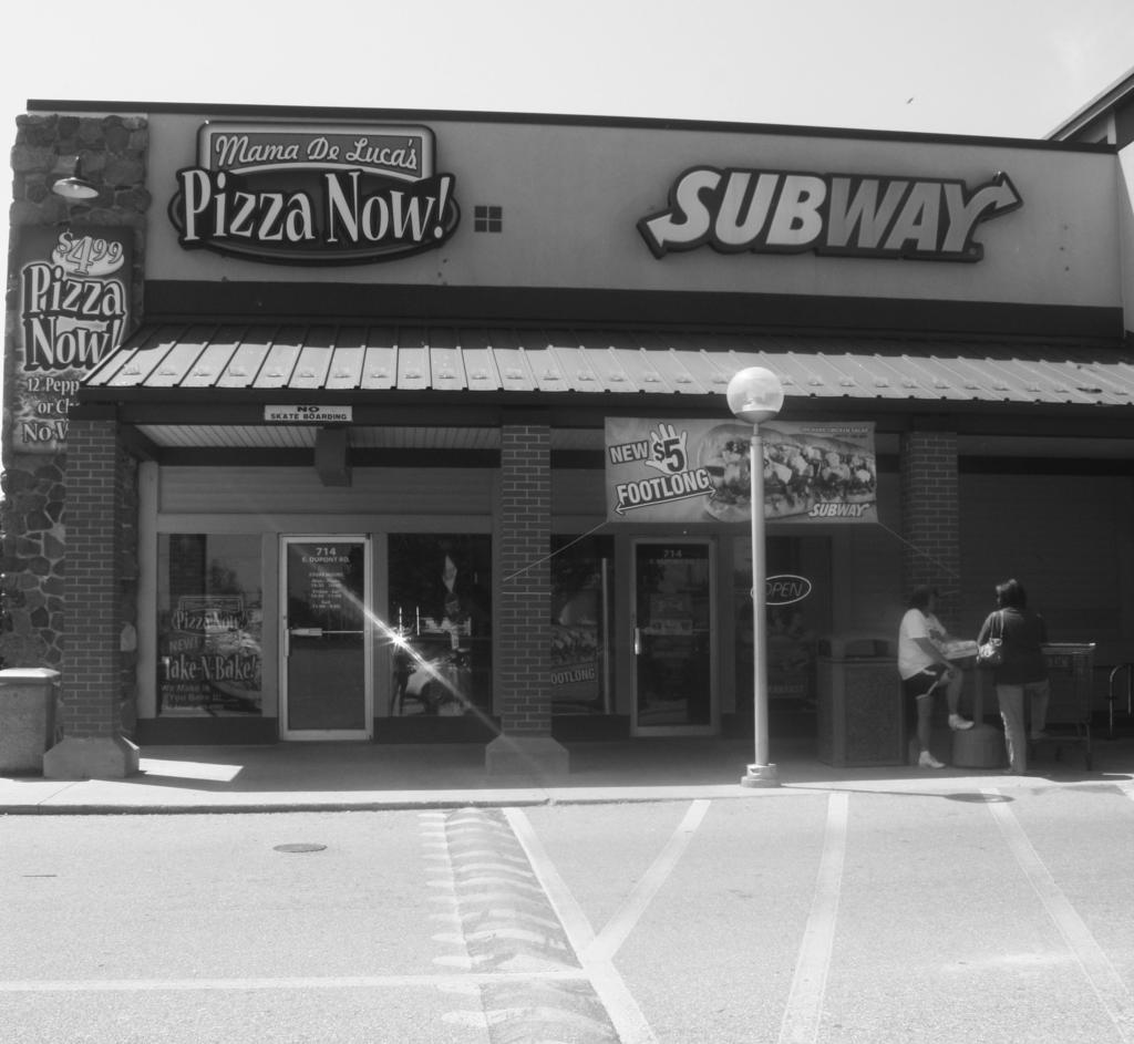 Feature Jue 7, 2010 Summer special hits Subway ad Mama de Luca s Pizza Receive a free foot log with ay large pizza purchase at Dupot restaurat By Ashly Jekis Staff writer O the corer of Dupot ad