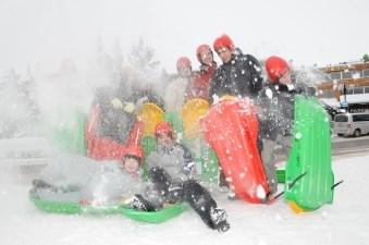 AFTER SKI ACTIVITIES TOBOGGAN DESCENTS CHILDREN/ADULT/FAMILY NOCTURNAL TOBOGGANT DESCENT - PLAYFUL - Duration : 01h. Descent down the ski area. Torchlit path created.