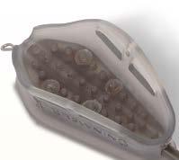 Its innovative design allows you to fill many coarse particles and baits into the Xenos