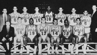1966-1967 CHICAGO BULLS Left to right: (front row): Trainer Bob Biel, Barry Clemens, Bob Boozer, Len Chappell, Erwin Mueller, Nate Bowman, Jim Washington.