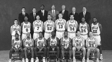 1997-1998 CHICAGO BULLS Left to right: (front row): Randy Brown, Ron Harper, Scottie Pippen, Michael Jordan, Dennis Rodman, Jud Buechler, Steve Kerr.