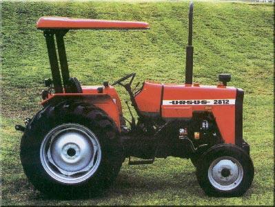 2 Pregled in razvrstitev traktorjev 16 2.1.3 Standardni traktor Standardni traktorji so najbolj razširjena skupina traktorjev.