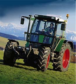 2 Pregled in razvrstitev traktorjev 17 2.1.4 Ogrodni traktor Ogrodni traktor (slika 2.5) se uporablja predvsem za nego in zaščito posevkov.