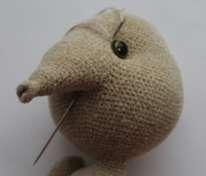 LittleOwlsHut Crochet pattern 2017 Secure yarn at the outer corner of the left eye