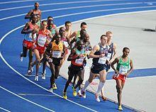 - The 1600m Event - Pacing & Racing Strategies The 1600m event requires patience. Get out quick the first 20-25 seconds of the race. Then, settle into the average pace by the 200m mark.