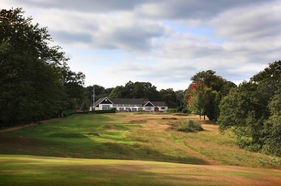 The testing qualities of the course prove a memorable talking point to visiting golfers as they relax in the Clubhouse, as does its superb catering and friendly atmosphere.