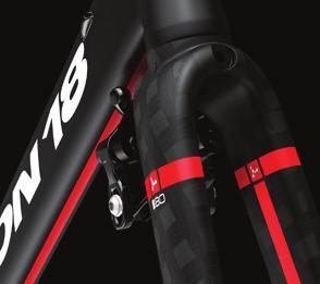Front brake caliper behind fork Benefits: A better location to improve the aerodynamic profile.