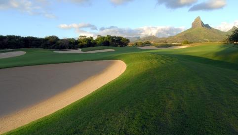 LE TAMARINA GOLF COURSE The Tamarina Golf Course is situated on a beautiful estate of 206 hectares of land at Tamarin on the Western coast of the island.