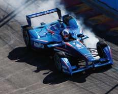 With the Safety Car on track he could save some of his battery life yet remain close to race leader Piquet Jr. However the Andretti driver was not able to pass the Brazilian in front.