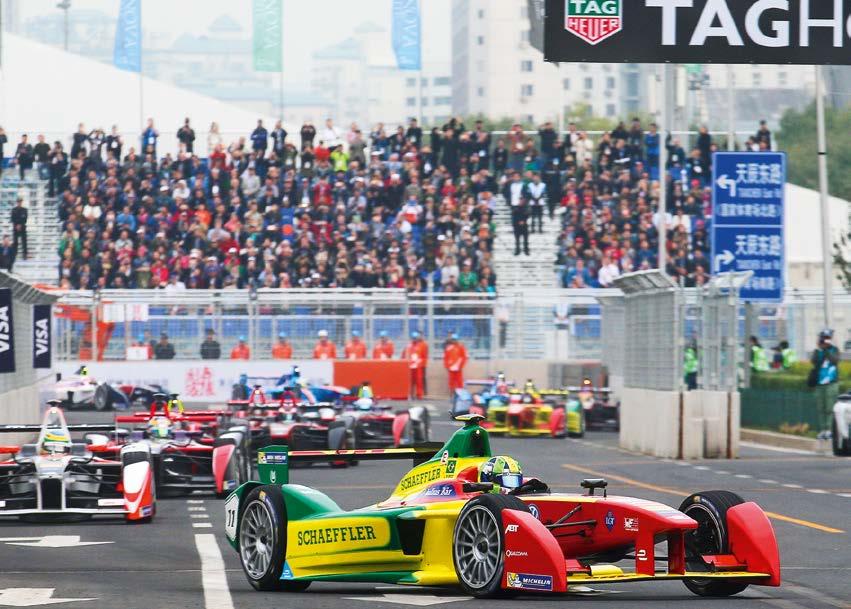 The season so far 9 Exciting racing: Lucas di Grassi was one of the main protagonists in the race RACE BEIJING P Driver Team Laps Time 01 Sébastien BUEMI (CH) Renault e.dams 26 50m 08.