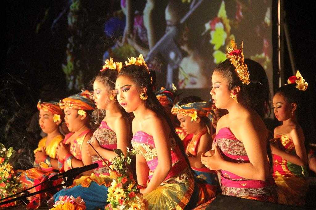 from Ubud, Balinese dance by disable dancer fro Yayasan Bakti Senang Hati, Balinese poem