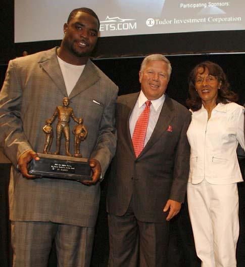 PATRIOTS IN THE COMMUNITY August 27 Charitable Foundation Kickoff Gala The entire 2007 Patriots team was present at the Kickoff