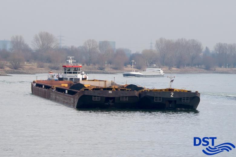 pushed weight: 12,000t, P: 2 x 1120kW; 2 Barges à 76.5m x 11.