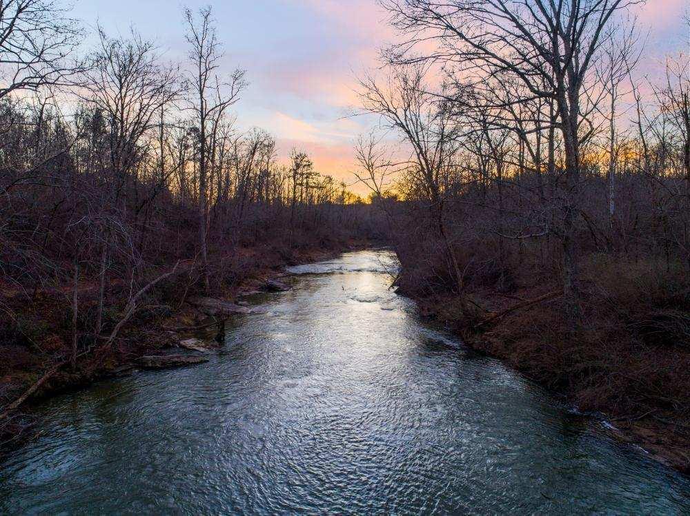 OVERVIEW: This is a unique opportunity to own a 21 +/- acre property with over 2,000 feet of frontage on the scenic Mulberry Fork River in Blount County, Alabama.