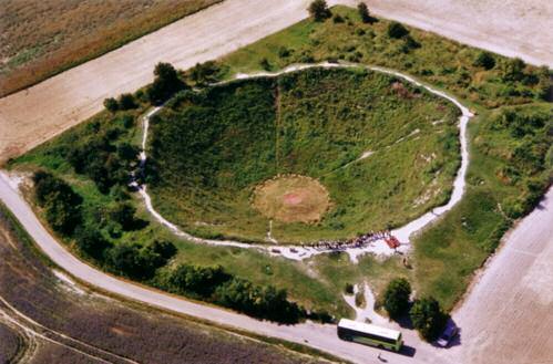 Page 50 Cowboy Chronicle September 2015 History BATTLE OF THE CRATER w A Botched Opportunity By Big Dave, SASS #55632 Big Dave, SASS #55632 The Crater is still visible and is a tourist attraction.