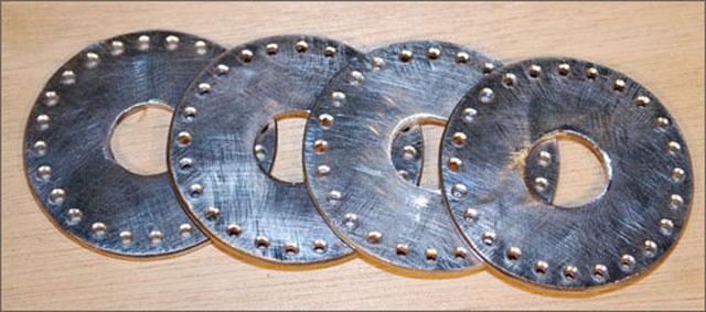 To allow the spoke some play, beveling is done on both sides of all four discs.