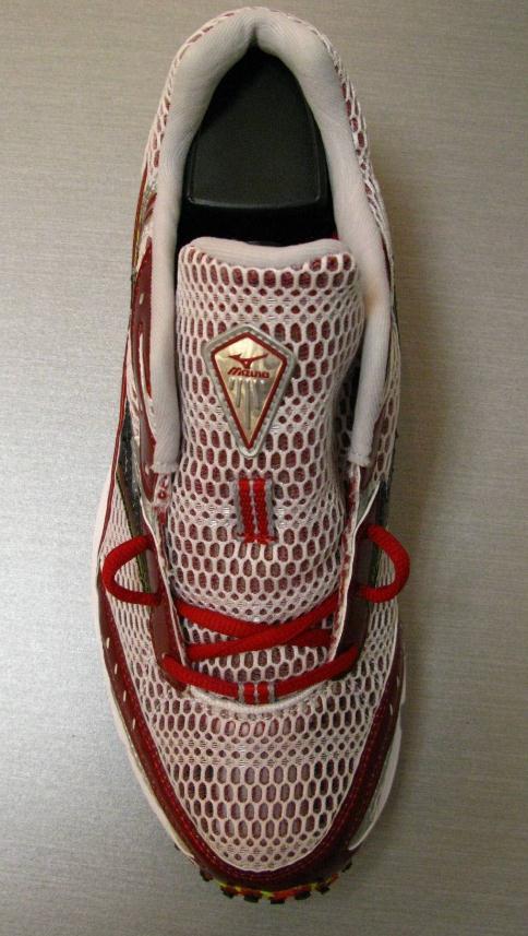 Narrow Foot Start by lacing the shoe normally through the first hole using the criss-cross