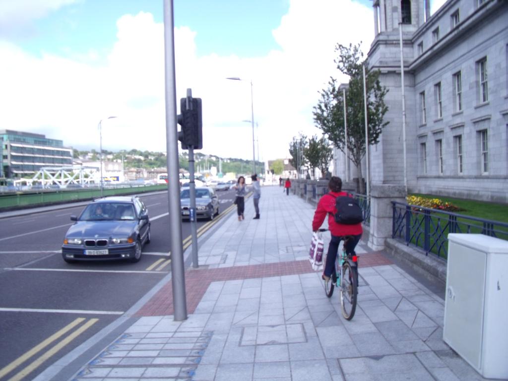 3.2 Cork From the site visit (mid afternoon to evening peak), Cork appeared to have a high level of cycling, relative to the other cities.