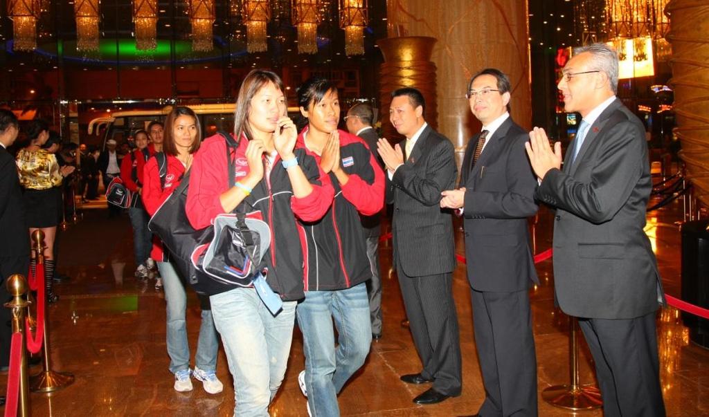 Despite hoisted typhoon signal 8, the Thailand national team arrives at Macau at the night of August f,