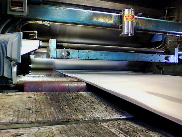 Heat transfer from Work Roll into Backup Roll primarily across strip width Beginning of a hot spot