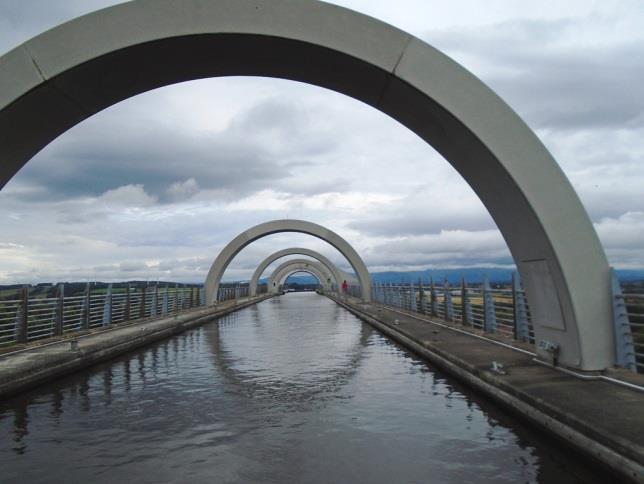 It s 3 ½ hours cruising from Falkirk to Kelpies - 1 hour to transit Wheel and Top Locks - 1 ¾ hrs to Tesco from Top